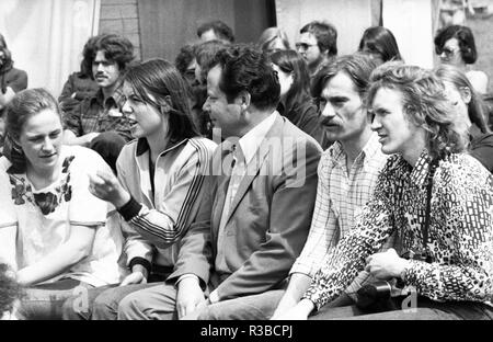 Les camps de tentes du DKP-related children's et les organisations de jeunesse Junge Pioniere et SDAJ (Sozialistische Deutsche Arbeiterjugend) le 17 mai 1975 à Isselburg. Herbert Mies (m). Dans le monde d'utilisation | Banque D'Images