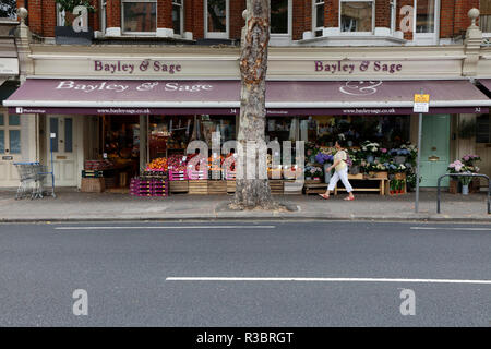 Bayley & Sage supérette sur New King's Road, Fulham, London, UK Banque D'Images