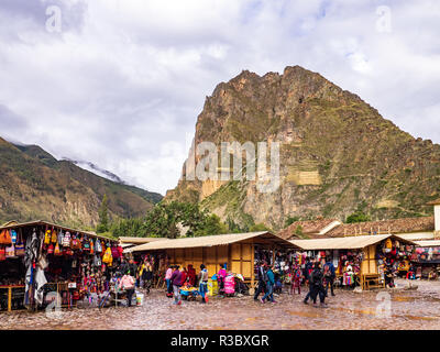 Ollantaytambo, Pérou - le 4 janvier 2017. Points de vue d'un marché des touristes dans le sanctuaire d'Ollantaytambo Banque D'Images