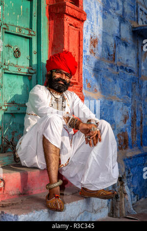 L'homme du Rajasthan habillés en vêtements traditionnels indiens, Jodhpur, Rajasthan, India Banque D'Images