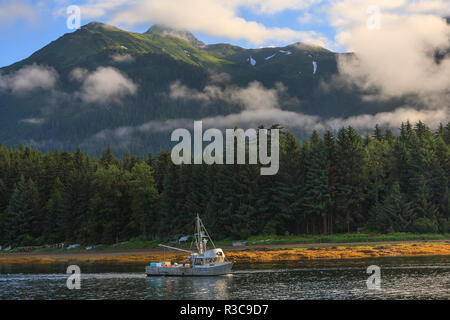 Vue panoramique près de la ville de Tenakee Tenakee Springs, Inlet, Inside Passage, Alaska, USA Banque D'Images