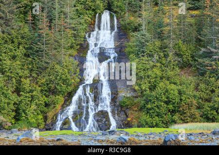 Chute près de Glacier, Smith College Fjord, Prince William Sound, Alaska Banque D'Images