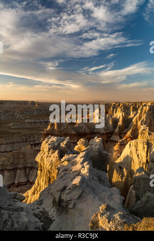 Coal Mine Canyon au coucher du soleil, près de Tuba City, Arizona, une partie de l'Moenkopi Washington se trouve entre la Réserve Navajo et Hopi Banque D'Images