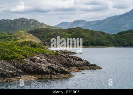 Prince's Cairn, lac Nan Uamh, baie pittoresque en Ecosse, Royaume-Uni Banque D'Images