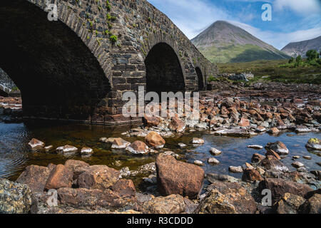 Sligachan Bridge et de la montagnes Cuillin, île de Skye, Hébrides intérieures, Ecosse, Royaume-Uni Banque D'Images