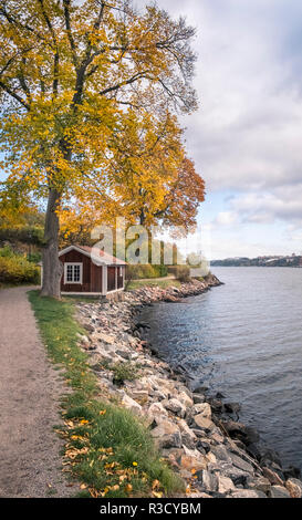 Couleurs d'automne sur une section panoramique de l'île de Djurgarden, Stockholm, Suède. Banque D'Images