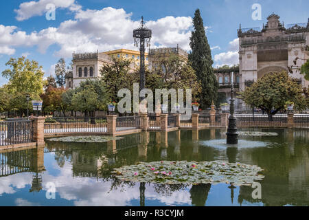 Le parc María Luisa et jardins, la place de l'Amérique, Séville, Andalousie, Espagne Banque D'Images