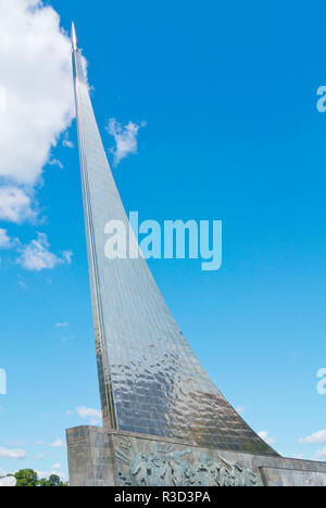 Monument des conquérants de l'espace Musée de l'astronautique, maisons, Ostankinsky district, Moscou, Russie Banque D'Images