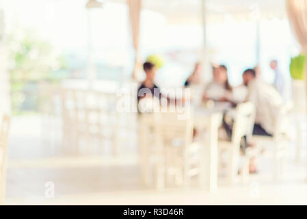 Arrière-plan flou de restaurant avec les gens. Banque D'Images