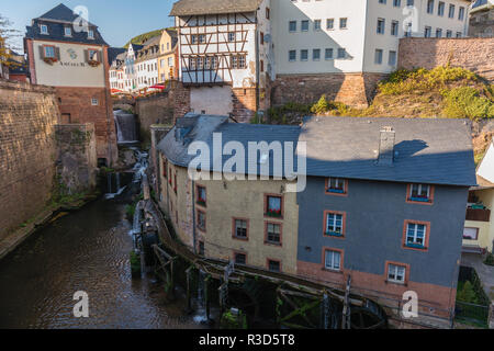 Hackenberger Mühle ou Mil dans le centre historique de la ville de Saarburg ld sur la rivière Sarre, Parc Naturel de Sarre-hunsrück, Rhénanie-Palatinat, Allemagne Banque D'Images