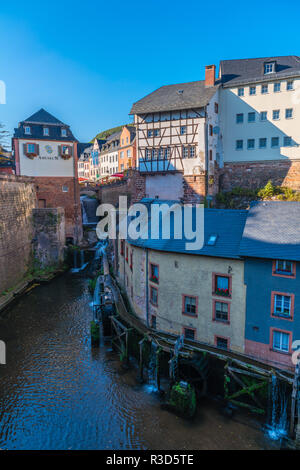 Hackenberger Mühle ou Mil dans le centre historique de la ville de Saarburg ld sur la rivière Sarre, Parc Naturel de Sarre-hunsrück, Rhénanie-Palatinat, Allemagne Banque D'Images