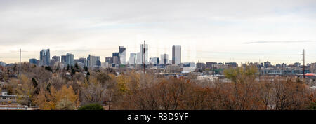 Vue panoramique grand angle du parc de bâtiments du centre-ville de Denver Banque D'Images