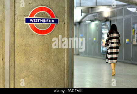 La station de métro Westminster plate-forme Jubilee Line, London, England, UK. Banque D'Images