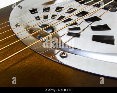 Un gros plan d'un corps en bois Dobro resonator guitar Banque D'Images