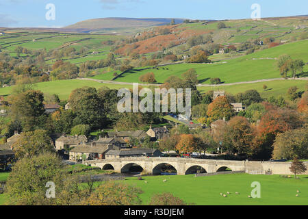 Le village pittoresque de Tonbridge dans Upper-Wharfedale, Yorkshire Dales National Park, North Yorkshire, UK Banque D'Images