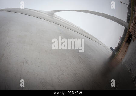 La Gateway Arch, un 630 pieds (192 m) monument à St Louis, Missouri, USA, l'écran le plus grand du monde. Banque D'Images