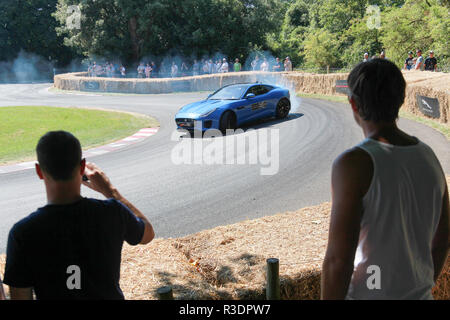 Jaguar F-Type d'expérience de la dérive au Goodwood Festival of Speed 2018 Banque D'Images