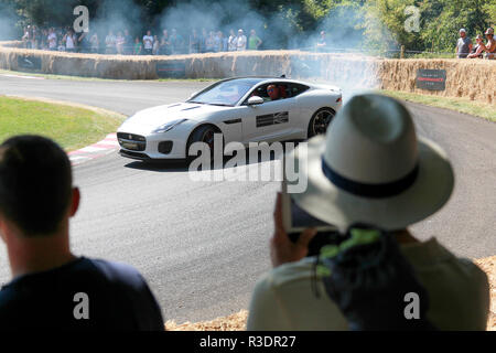 Jaguar F-Type d'expérience de la dérive au Goodwood Festival of Speed 2018 Banque D'Images