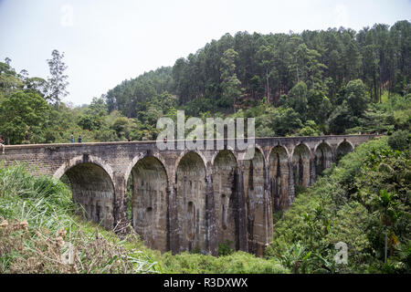 Célèbre pont en arc neuf dans Demodara, Sri Lanka Banque D'Images