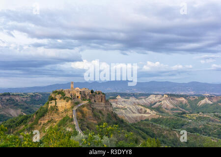 Civita di Bagnoregio : la ville fantôme qui meurt Banque D'Images