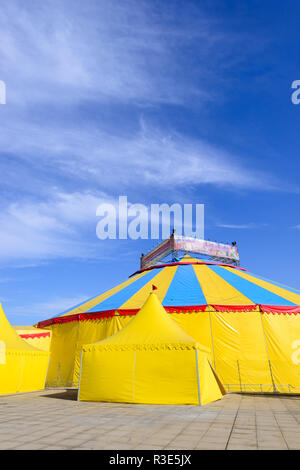 Dans les festivals de cirque Construction , avec tente et show Banque D'Images