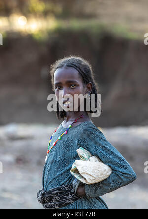 Portrait d'une fille de l'Oromo, région d'Amhara, Senbete, Ethiopie Banque D'Images