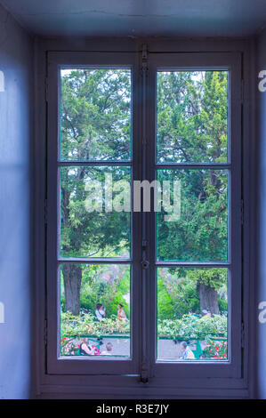 Maison Claude Monet, Giverny. Fenêtre sur le jardin Banque D'Images