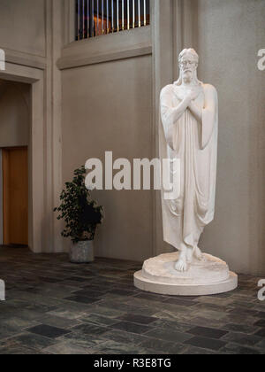 REYKJAVIK, ISLANDE - 23 octobre, 2018 : Jésus Christ statue en l'intérieur de l'église Hallgrimskirkja Banque D'Images