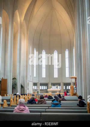 REYKJAVIK, ISLANDE - 23 octobre, 2018 : Intérieur de l'église Hallgrimskirkja Banque D'Images