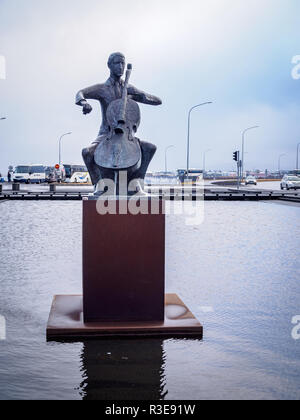 REYKJAVIK, ISLANDE-Octobre 24, 2018 : Le musicien sculpture publique par Olof Palsdottir Banque D'Images