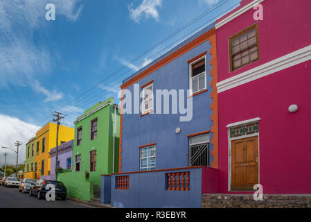 Maisons colorées à l'extérieur des musées de ces belles rues de la ville du Cap, Afrique du Sud quartier Bo-Kaap Banque D'Images