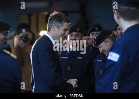 Le Secrétaire à la défense, Gavin Williamson à bord du HMS Tyne où il a annoncé l'avenir de l'HMS Tyne, HMS Mersey et HMS Severn a été garanti, et la Marine royale fournit trois fois plus de protection de la flotte de pêche de la Grande-Bretagne post-Brexit. Banque D'Images