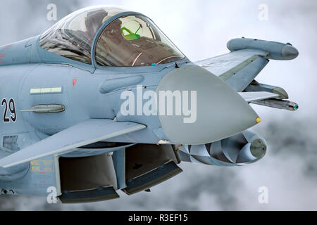 Luftwaffe allemande Eurofighter Typhoon un bimoteur, canard-aile delta, de combat polyvalent. Le Typhon a été conçu à l'origine comme une supériorité aérienne fi Banque D'Images