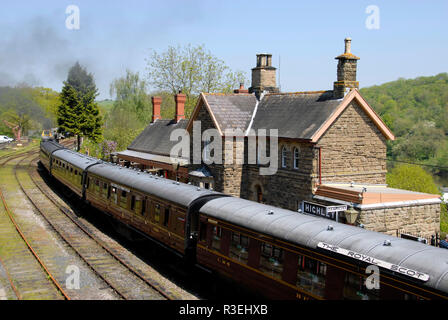 Le Royal Scot train à la gare de Shrewsbury, Shropshire, Angleterre. Banque D'Images