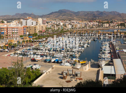 Puerto de Mazarron Murcia Espagne avec bateaux et yachts dans le port de port Banque D'Images