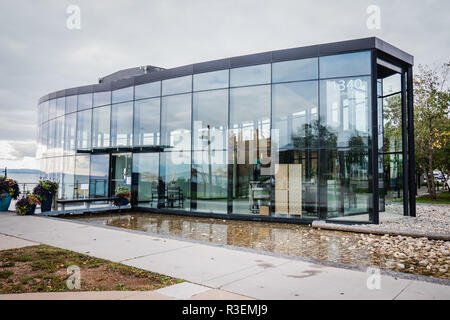 Spencer est un lieu d'événements moderne avec de grandes baies donnant sur le lac Ontario en burlington canada Banque D'Images