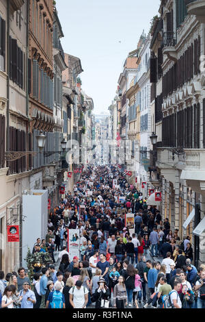 Rome, Italie - 21 octobre 2018 : tapis rouge de la Via Condotti pour une exposition photographique avec des affiches, des images de scène, articles, dédié à Carlo Vanzi Banque D'Images