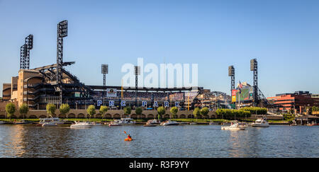 Pittsburgh, Pennsylvanie, le 23 mai 2015 : Riverside view de PNC Park baseball stadium - Accueil de la Pittsburgh Pirates Banque D'Images