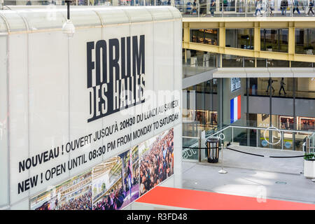 Le Forum des Halles centre commercial souterrain au centre de Paris. Banque D'Images