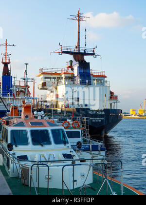 PPilot Coatham bateau, bateau du capitaine de port à marée haute et aventure Heortnesse remorqueur amarré sur le fleuve Tees dans le centre de Middlesbrough Banque D'Images