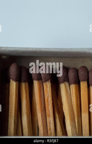 Les briquets dans la boîte en bois Banque D'Images