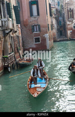 2018   04 02 0444  costumés gondoliers Banque D'Images