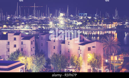 Port de Alcudia, au lever du soleil, aux teintes de couleur photo, Mallorca, Espagne. Banque D'Images