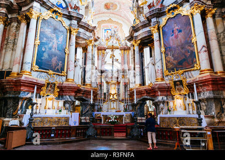 Autel et retable, église dominicaine de l'Esprit Saint, un monument de haute et de fin de la période baroque. Vilnius, Vilnius County, Lituanie, Pays Baltes, Eur Banque D'Images