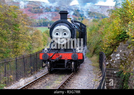 LLANGOLLEN, UK - 27 octobre 2018 : Donald Douglas/partie train à vapeur de Thomas le réservoir du moteur l'affichage à la gare de Llangollen Banque D'Images