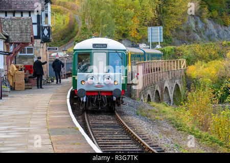 LLANGOLLEN, UK - 27 octobre 2018 : la partie du train diesel Thomas le réservoir du moteur l'affichage à la gare de Llangollen Banque D'Images