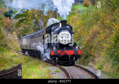 LLANGOLLEN, UK - 27 octobre 2018 : Donald Douglas/partie train à vapeur de Thomas le réservoir du moteur l'affichage à la gare de Llangollen Banque D'Images