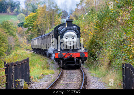 LLANGOLLEN, UK - 27 octobre 2018 : Donald Douglas/partie train à vapeur de Thomas le réservoir du moteur l'affichage à la gare de Llangollen Banque D'Images