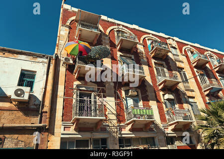 L'extérieur des bâtiments et des rues dans le quartier de Neve Tzedek Tel Aviv, Israël. Près de la vieille ville de Jaffa, Neve Tzedek est Banque D'Images
