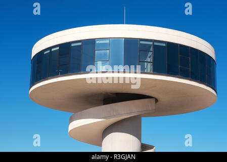 Aviles, Espagne - 19 novembre 2018 : Niemeyer Centre building à Aviles. Est un centre culturel conçu par l'architecte Brésilien Oscar Niemeyer. Banque D'Images